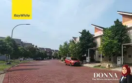 JUAL RUGI Rumah Bagus View Danau di Harapan Indah Jarang Ada