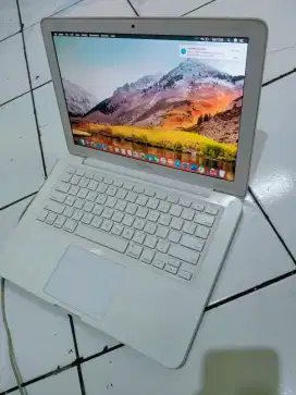 Macbook unibodi milk 2015 VGA GeForce ram DDR3 4Gb siap pakai No minus