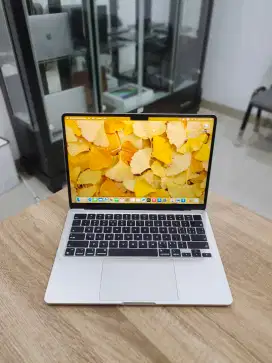 Macbook Air M2 2022 8/256 StarLight