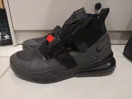 Nike Air Force 270 utility