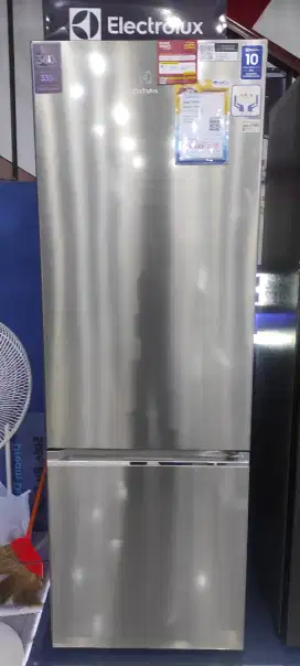 ELECTROLUX KULKAS 2 PINTU EBB4702K-A