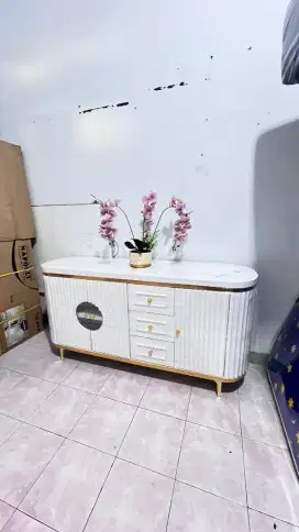 Meja konsultan mewah