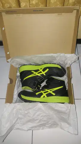 sepatu safety asic original size 40