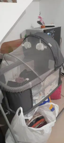 Tempat tidur bayi (bouncer otomatis)