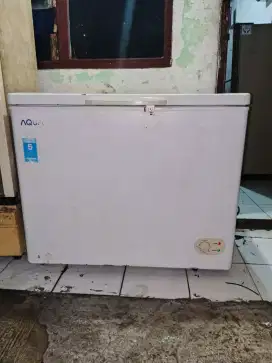 Di jual freezer box Aqua ukuran 250 liter