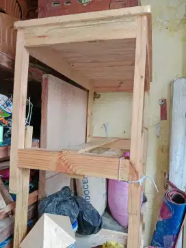 Meja makan bekas jualan pecel lele