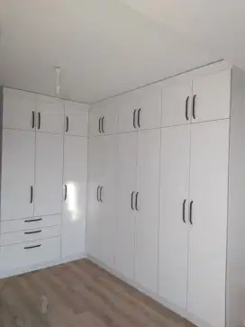 ALmari pakaian,wardrobe,desain kamar tidur, lemari pakaian full plafon