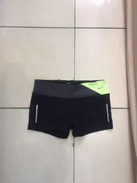 Shorts nike pria/wanita untuk gym/running.