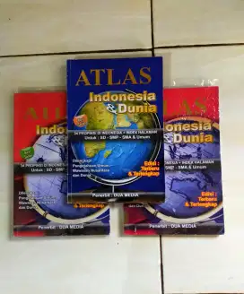 Buku Atlas Indonesia dan Dunia.