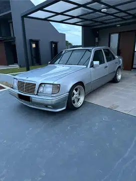 MERCEDES BENZ W124 230