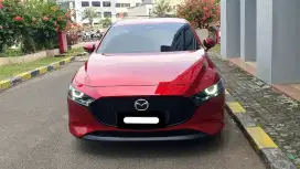 Km 4 ribu Mazda 3 hatchback skyactive 2023 merah pajak panjang