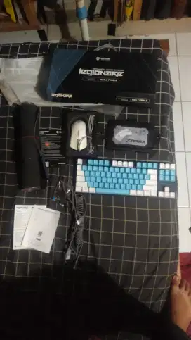Keyboard, mouse, mousepad