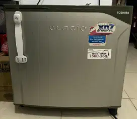 Kulkas Mini Toshiba Glacio XD7