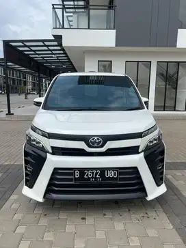 TOYOTA VOXY 2.0 AT 2020 PUTIH
