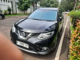 Nissan X trail Automatic 2.5 tahun 2015 warna hitam bona indah l