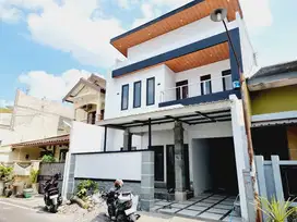 Rumah Mewah 2Lt 120m² Nyaman Strategis Perumahan Dekat RS JIH Solo