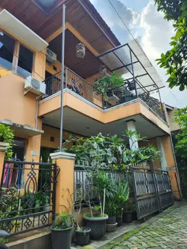 Dijual Rumah 2 Lantai SIAP HUNI untuk KELUARGA