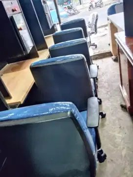 Kursi staf kantor