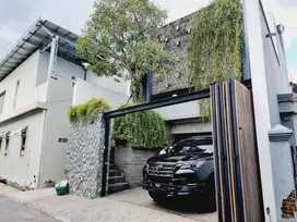 Rumah Mewah 2 Lt 147m² Design Tropical Ada Private Pool Solo Kota