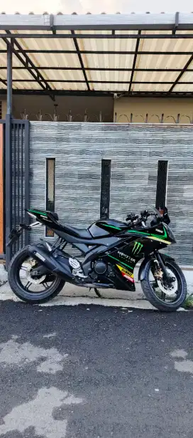 Yamaha R15 2015 Hitam KM 12rb Istimewa Tangan Pertama