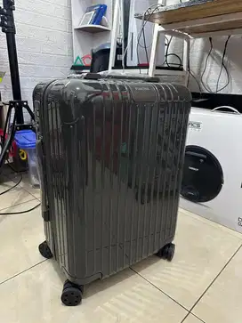 Koper Cabin Rimowa Essensial Glossy Green