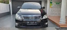 Innova 2.0 V Luxury MT 2012