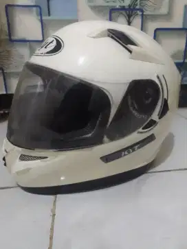 Jual murah helm KYT white (bekas)