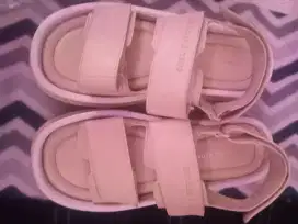 Sepatu sendal Charles n keith