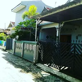 Rumah siap huni sangat strategis mantrijeron kodya pusat kota