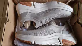 Sepatu Skechers Bobs Sparrow Flex