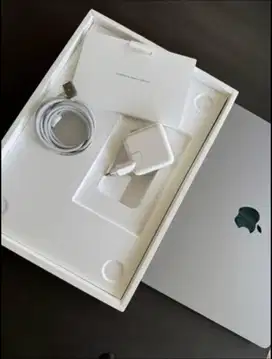 MacBook Air M3 16/256GB CC 6 BH 100% on garansi