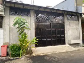 Dijual rumah cocok untuk bangunan kosan atau gudang