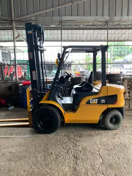 Forklift Caterpillar 2,5 Ton,Manual,Threelift 5,5  Meter,Tahun 2017