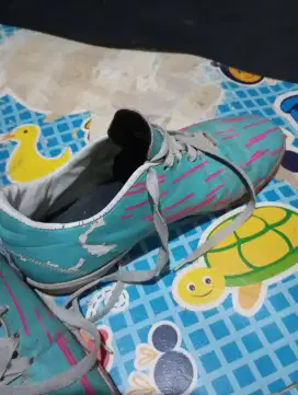 Jual  sepatu footsal bekas