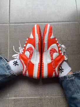 Sepatu Nike dunk orange paisley
