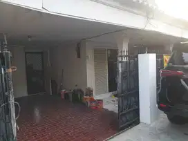 Dijual cepat rumah murah  di rawamngun bangunan 2 Lantai lokasi strate