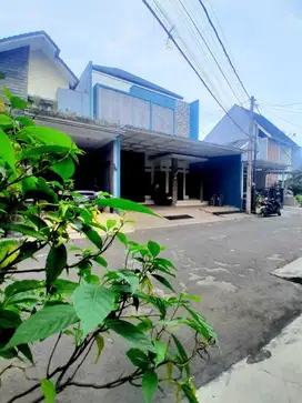 Rumah 2 Lantai Siap Huni Dekat Gerbang Tol Jatiwarna