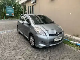 Yaris E matic 2013 sangat terawat siapa pakai !