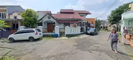 RUMAH SECOND BAGUS SEMI 2 LANTAI  HOOK DI NGALIYAN