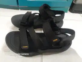Sendal gunung Teva 41