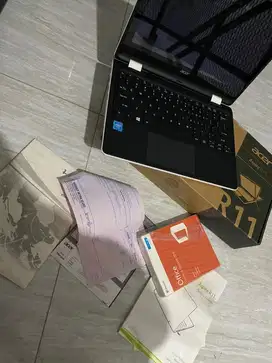 Di jual laptop acer aspire R11