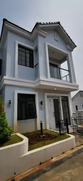 Disewakan Rumah 3 lantai double decker