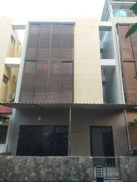 DISEWAKAN TOWNHOUSE ANCOL COASTA VILLA UKU 8X23 EKSKLUSIF SEMI FURNISH