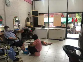 DIJUAL RUMAH PINGGIR JALAN 3LANTAI MANGGA BESAR