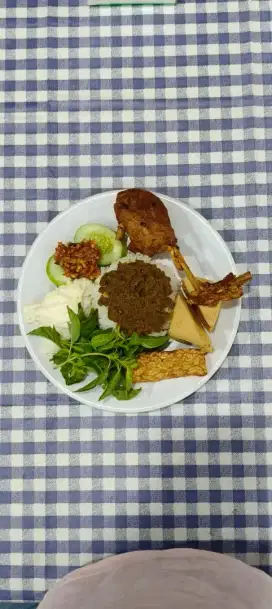 DiBUTUHKAN KARYAWAN STAND MAKANAN