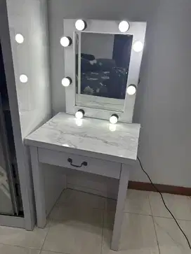 Meja rias lampu murah bekas