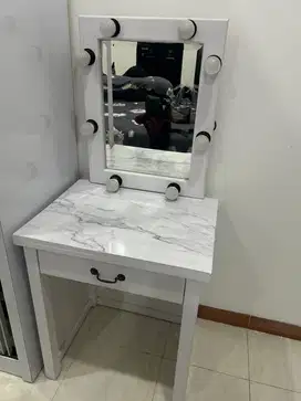 Meja rias lampu murah bekas