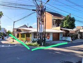 Rumah pinggir jalan condongcatur tepi jalan besar strategis