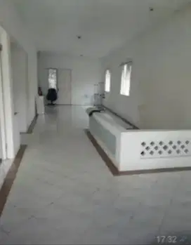 Muraah, Tempat usaha di Tebet Timur, lokasi jalan raya