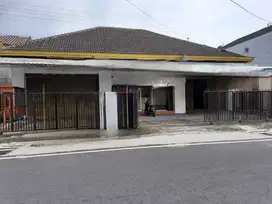 Rumah usaha sangat strategis pinggir jalan utama umbulharjo